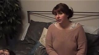 Моя мачеха и сводная сестра заставляют меня смотреть и трахаться превью - Крошечная киска и мачеха Мэри - порно видео