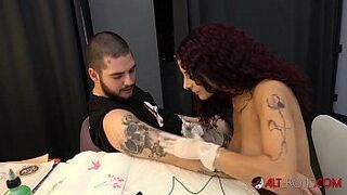 Трахая мою сексуальную татуировку с большими сиськами Мара Мартинес - порно видео